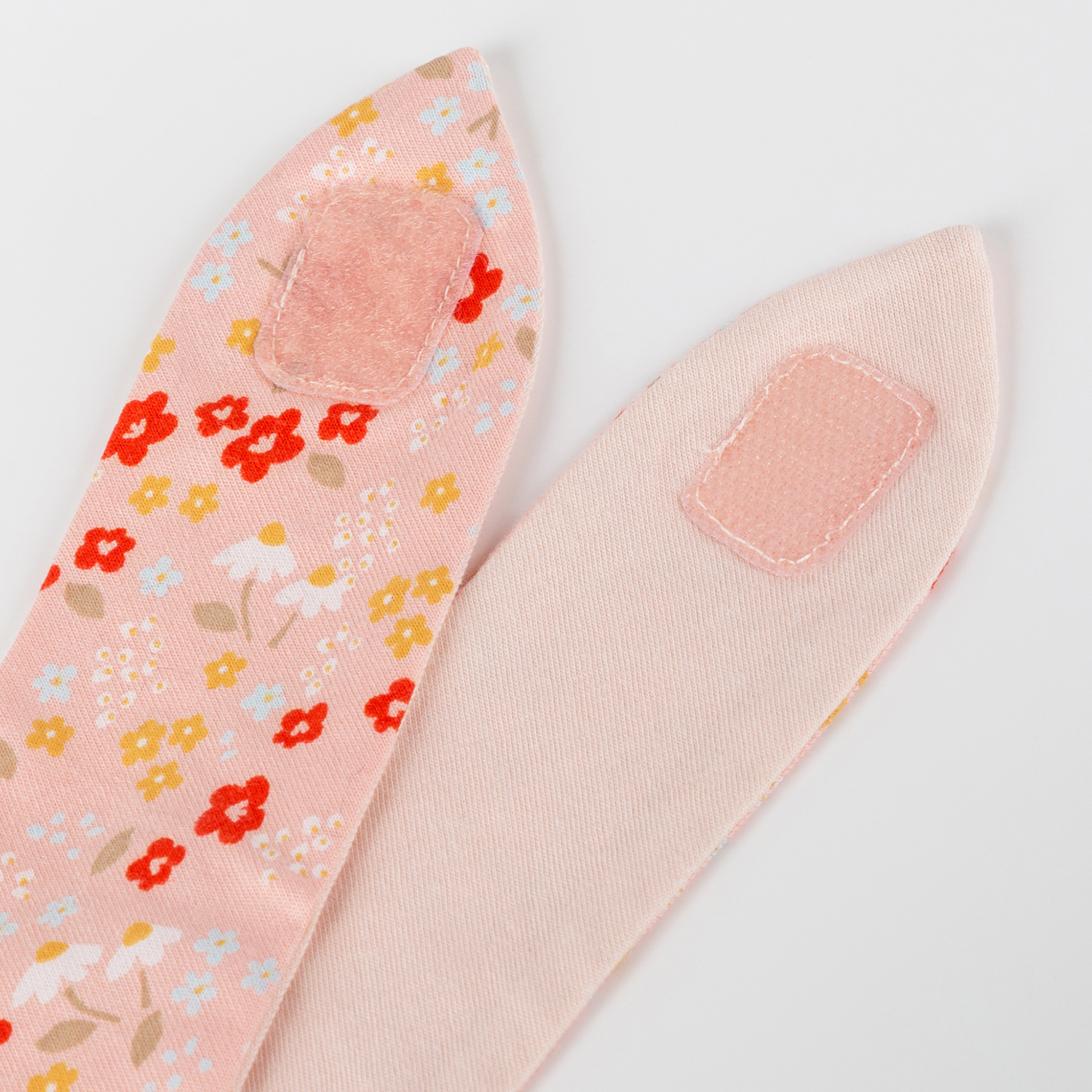 Newborn baby bandana bib, reversible, pink