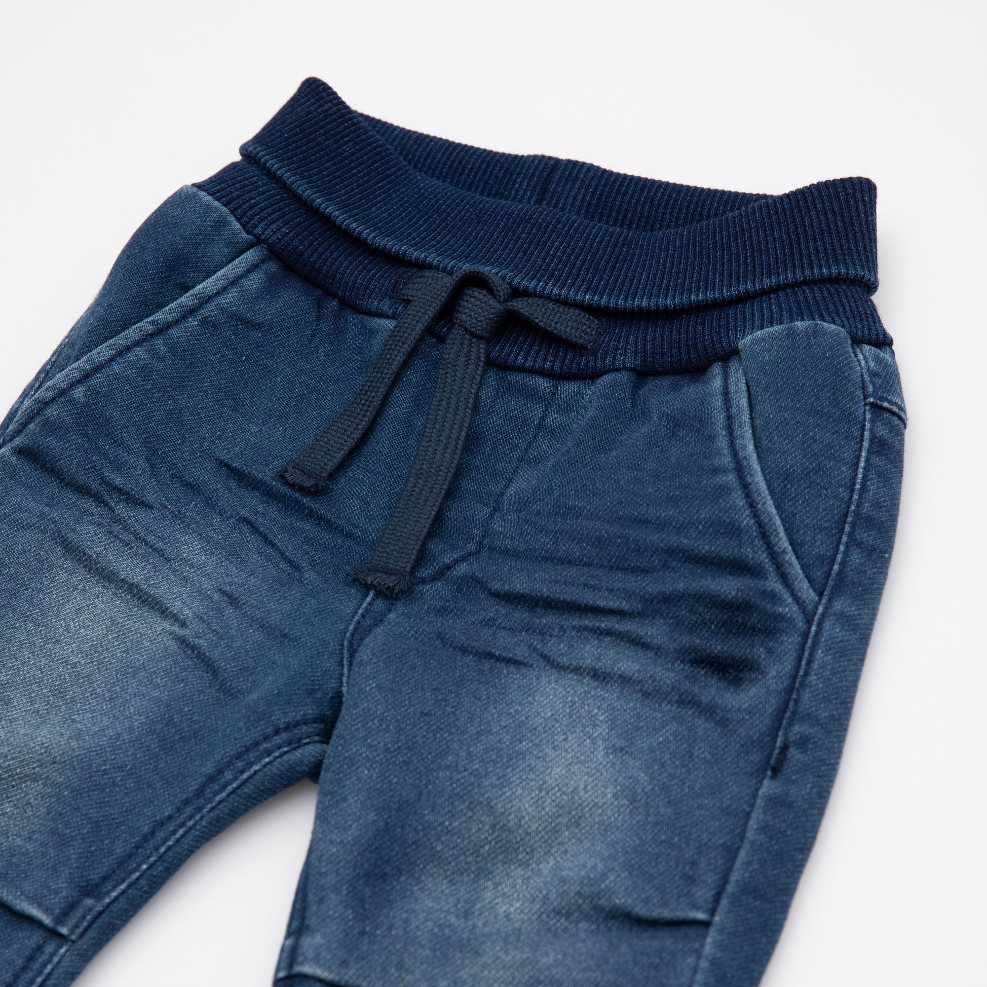 Baby Jeans zum Krempeln