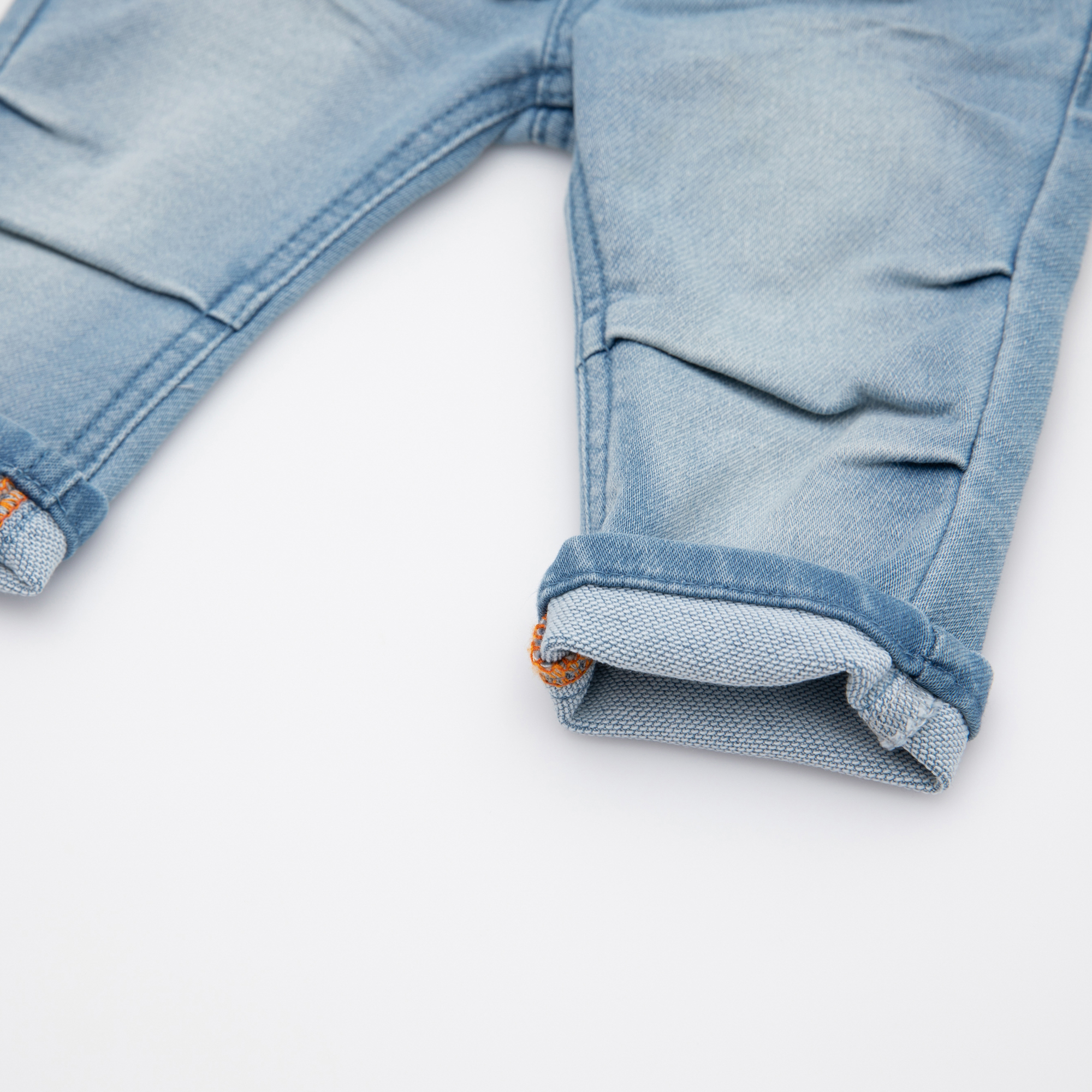 Babyjeans zum Krempeln mit heller Waschung Babyjeans zum Krempeln mit heller Waschung