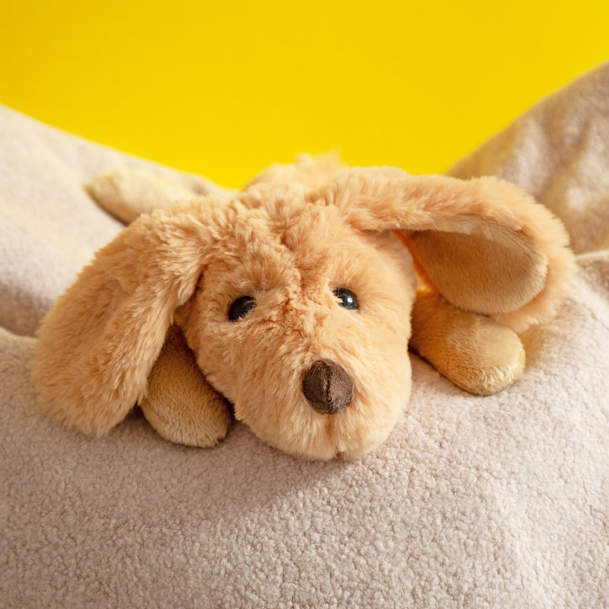 Kuscheltier Hund liegend beige, Flauscherie