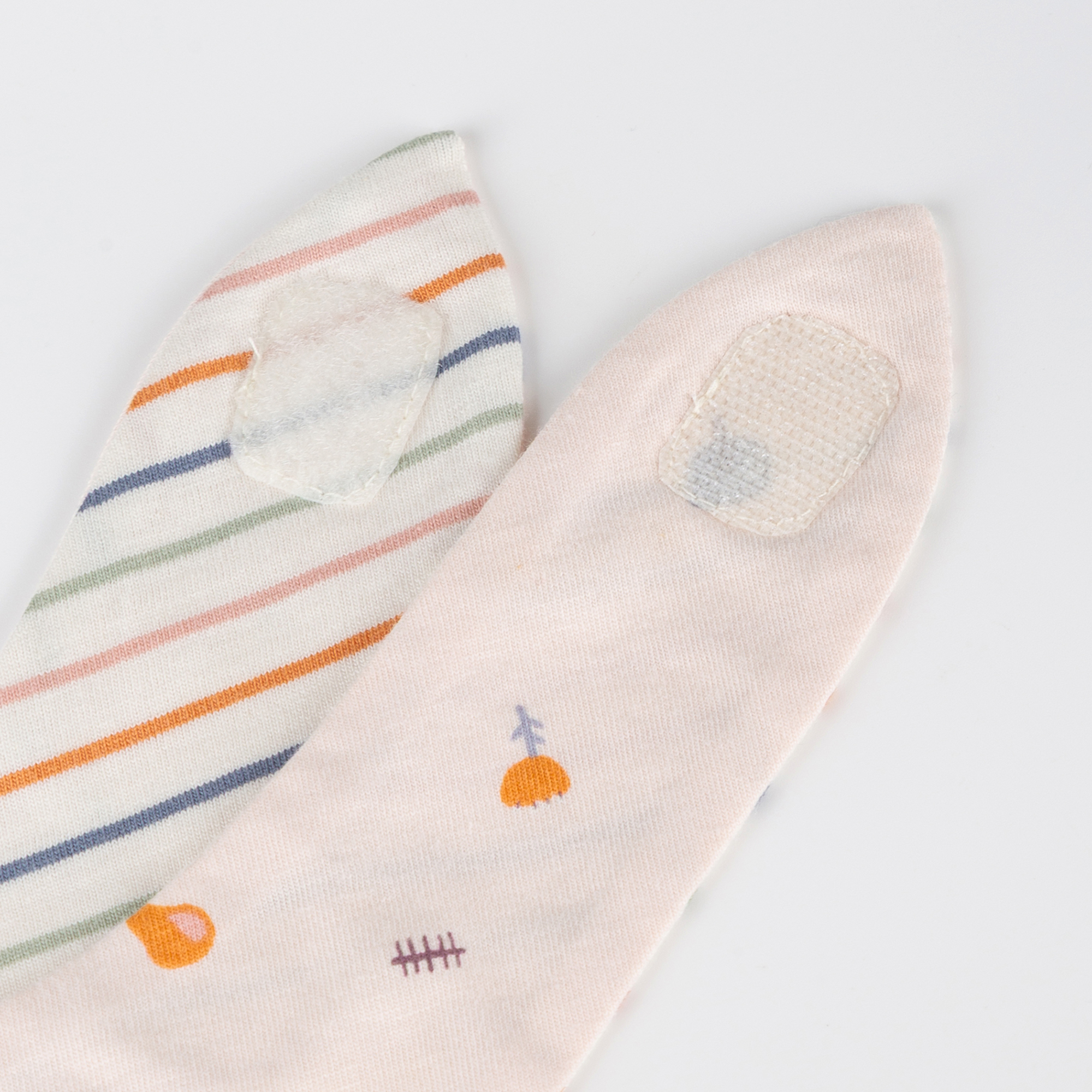 Newborn baby bandana bib, reversible, pastel pink