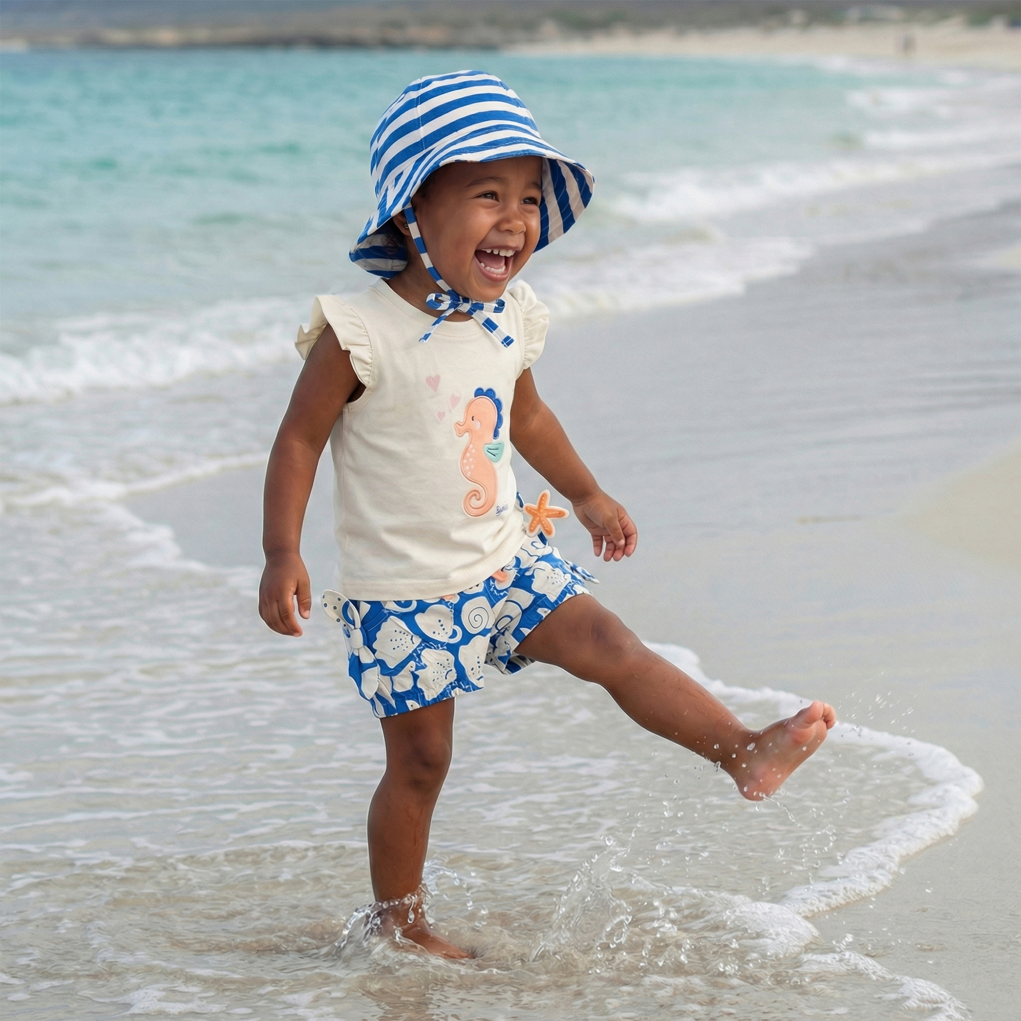 Baby Shorts Strand Print, blau mit weiß