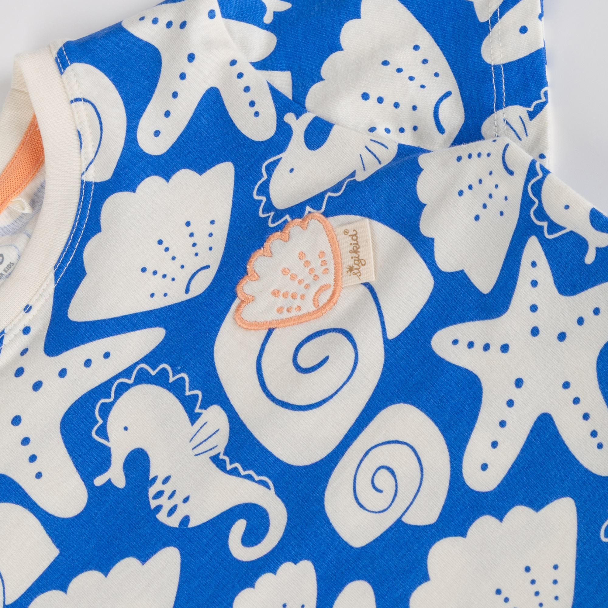 Kinder T-Shirt Strand Print, blau mit weiß