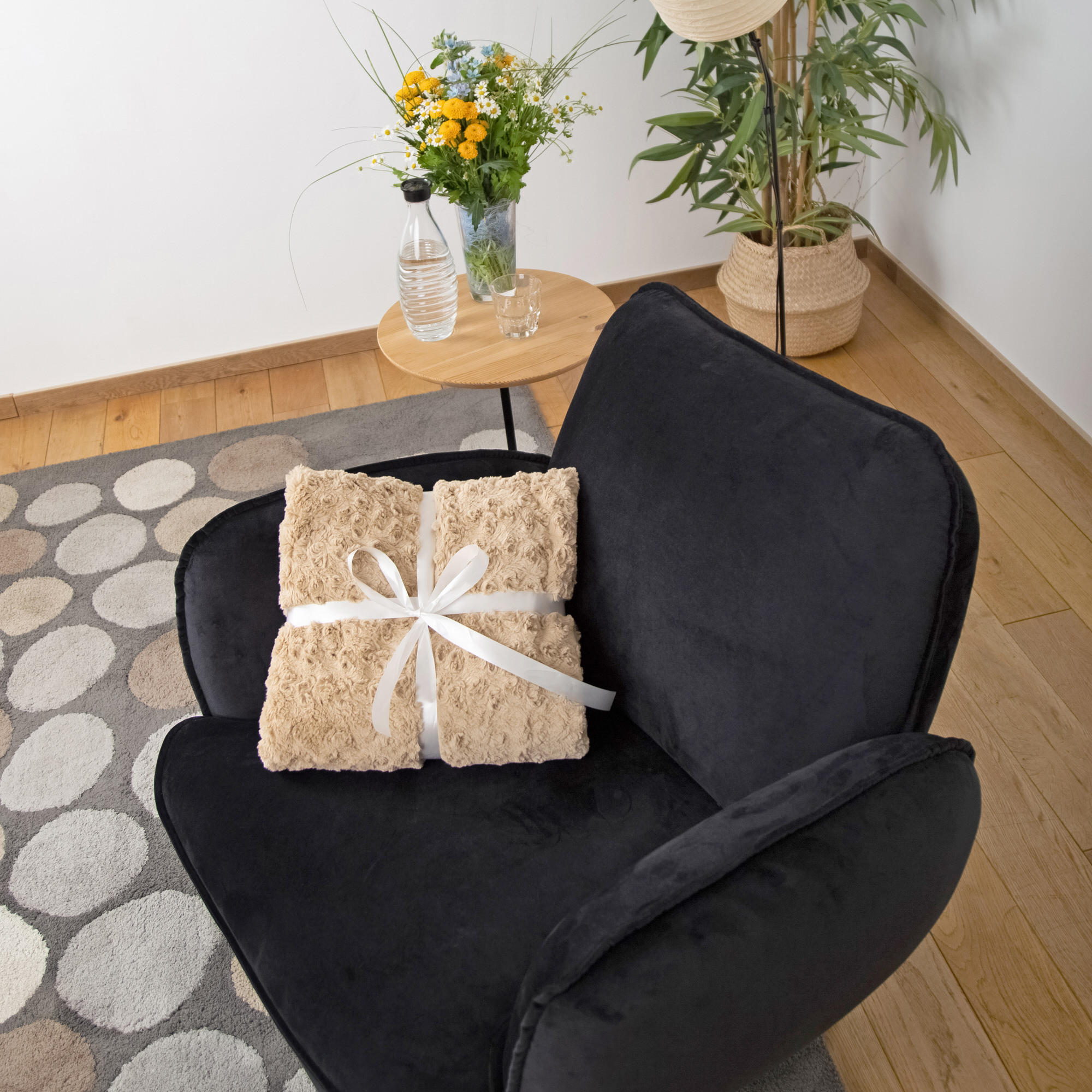 Plush throw blanket beige, lined Plush throw blanket beige, lined