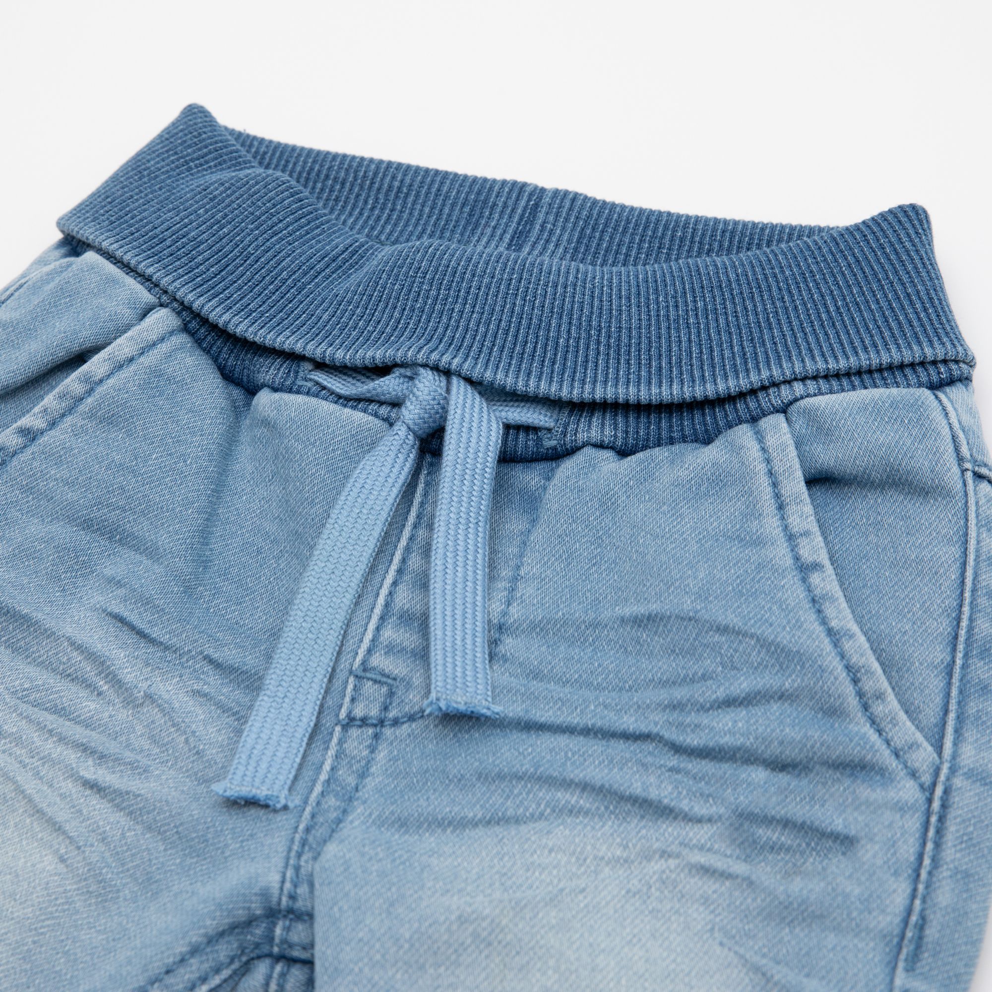 Babyjeans zum Krempeln mit heller Waschung Babyjeans zum Krempeln mit heller Waschung