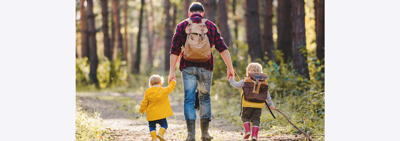 Raus in die Natur: Mit kleinen Kindern den Wald erkunden