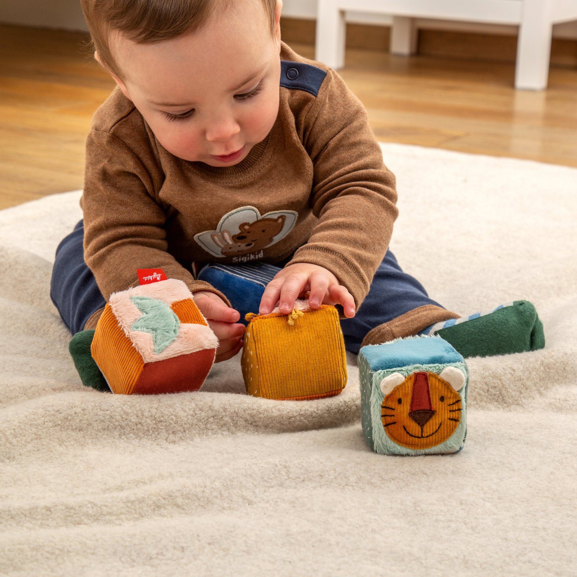 Baby soft toy cube dice set with rattle,squeaker, mirror Baby soft toy cube dice set with rattle,squeaker, mirror