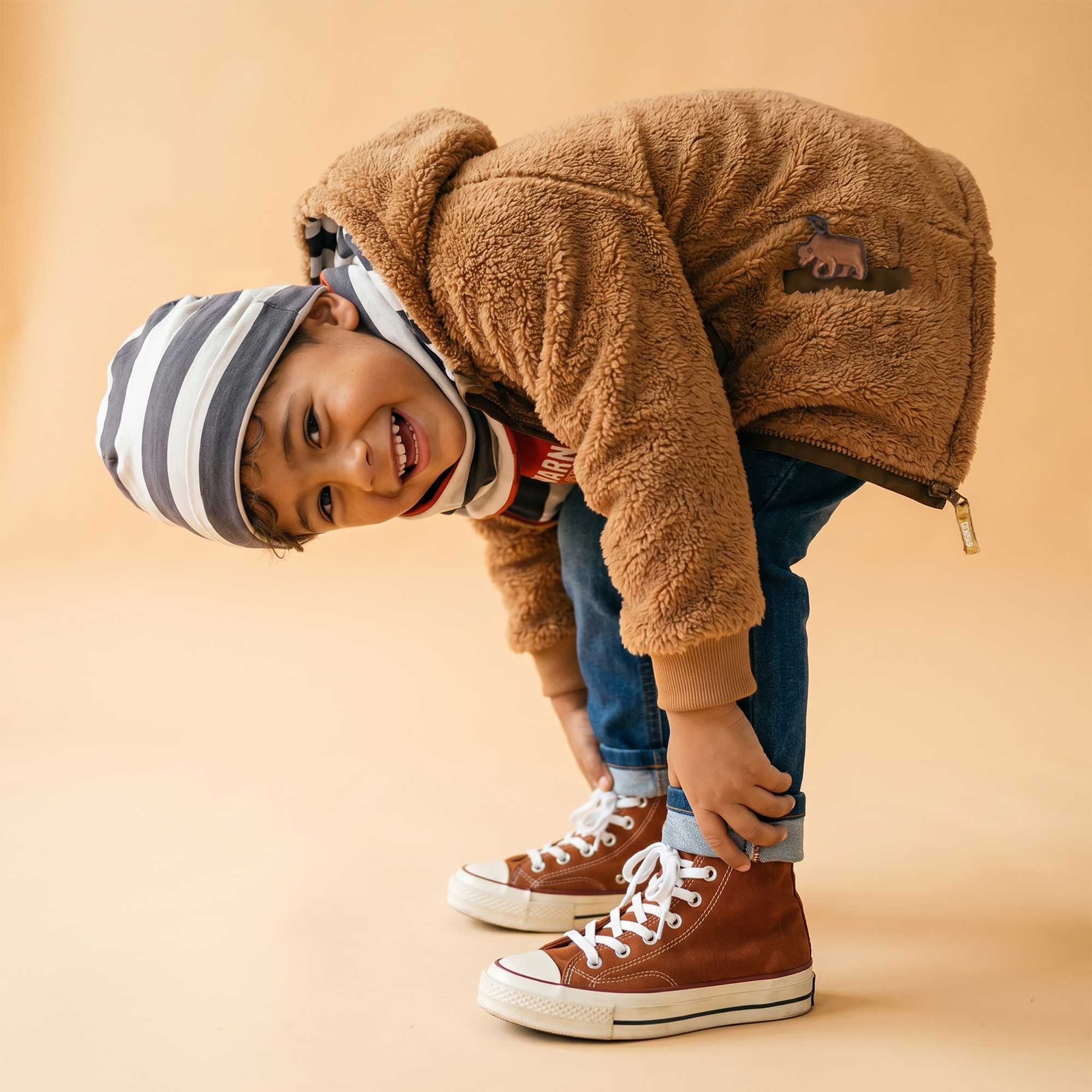 Kinder Beanie Winterbär, weiß/dunkelgrau gestreift