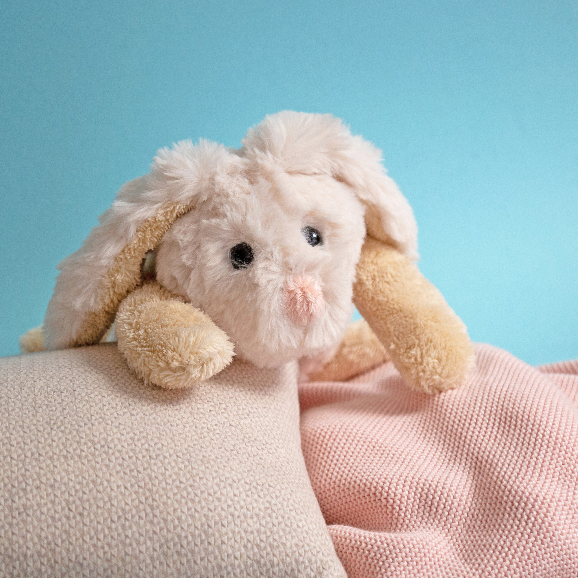 Kuscheltier Hase liegend weiß, Flauscherie