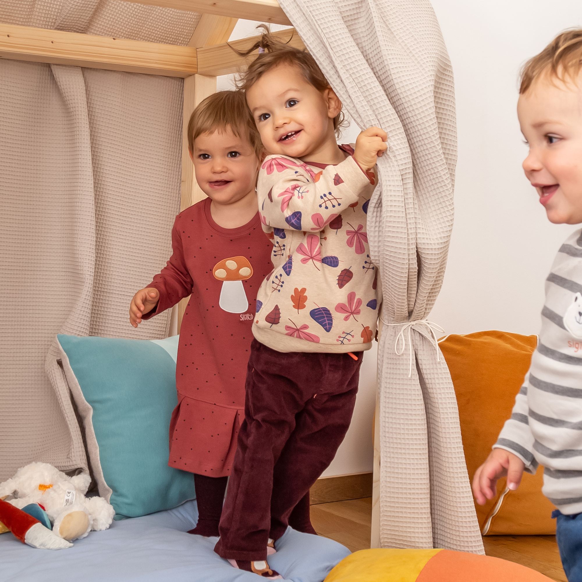 Baby Kleid rotbraun mit Pünktchen und Herbst Motiv