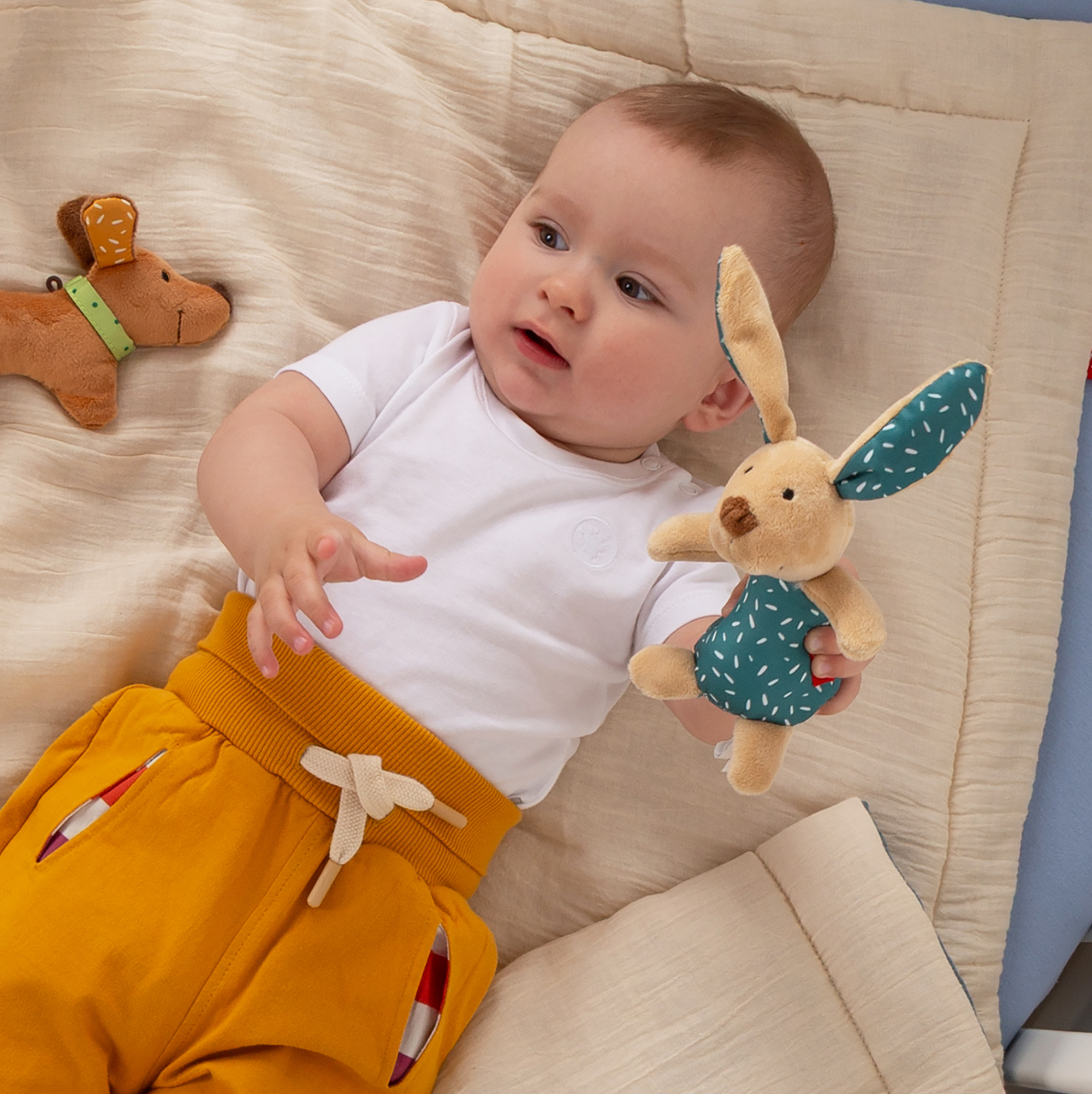 Baby grasping soft toy rattle bunny Baby grasping soft toy rattle bunny