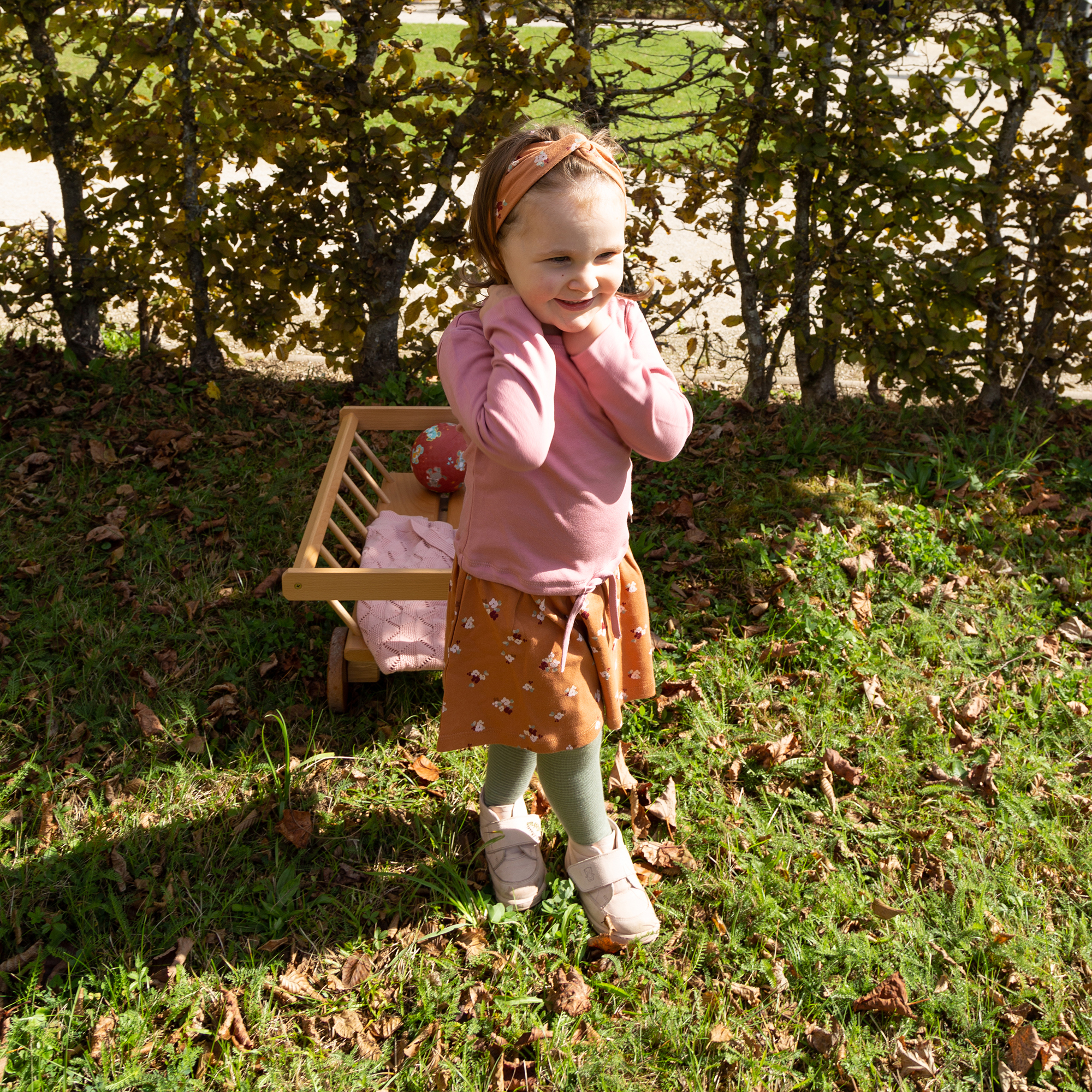 Children's headband with knot detailing