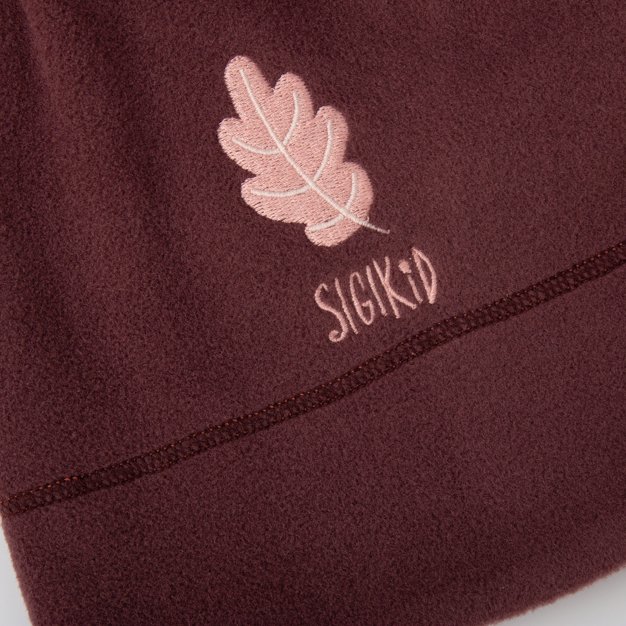 Kinder Wendemütze mit einer dunkelroten Fleeceseite Kinder Wendemütze mit einer dunkelroten Fleeceseite