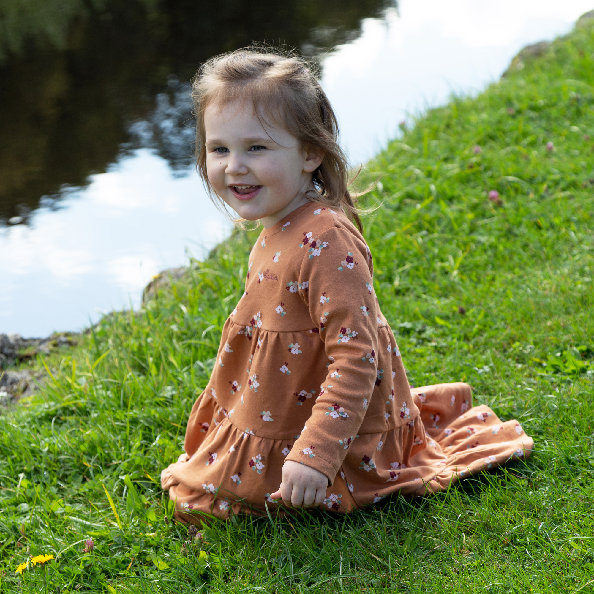 Kinder Langarm Stufenkleid mit Blümchen Print