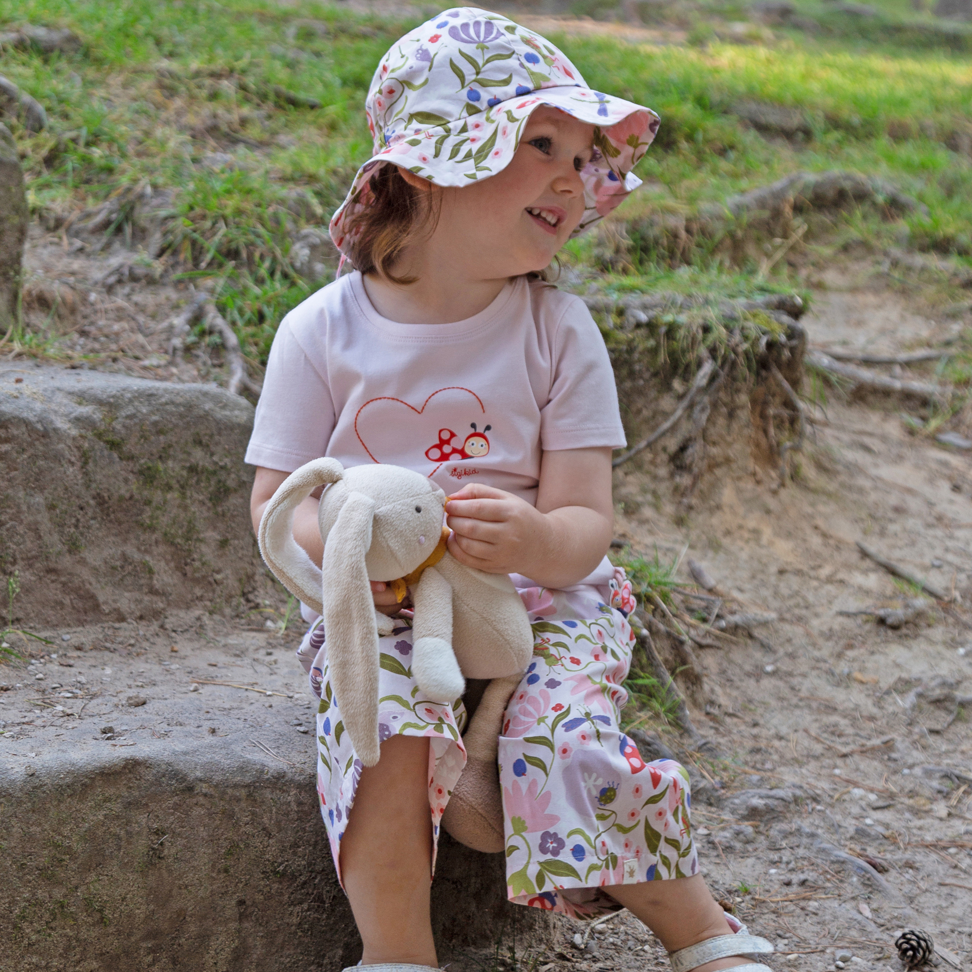 Brimmed children's sun hat, Happy Ladybug