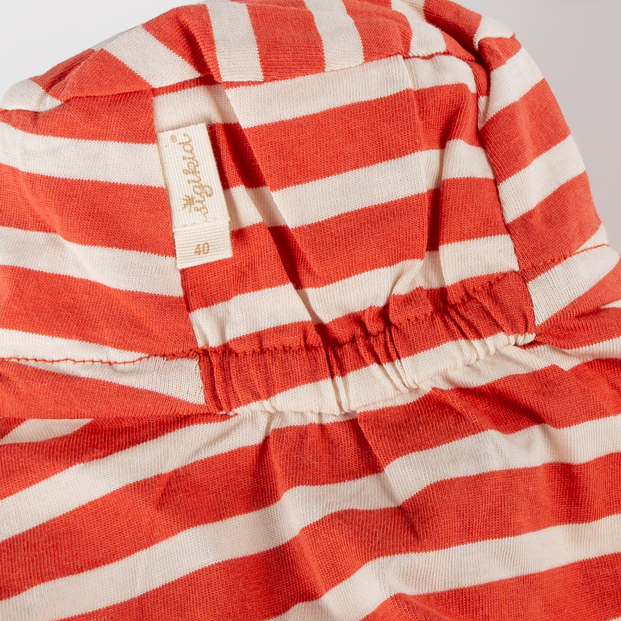 Baby Sonnenhut mit Nackenschutz, rot-weiß geringelt