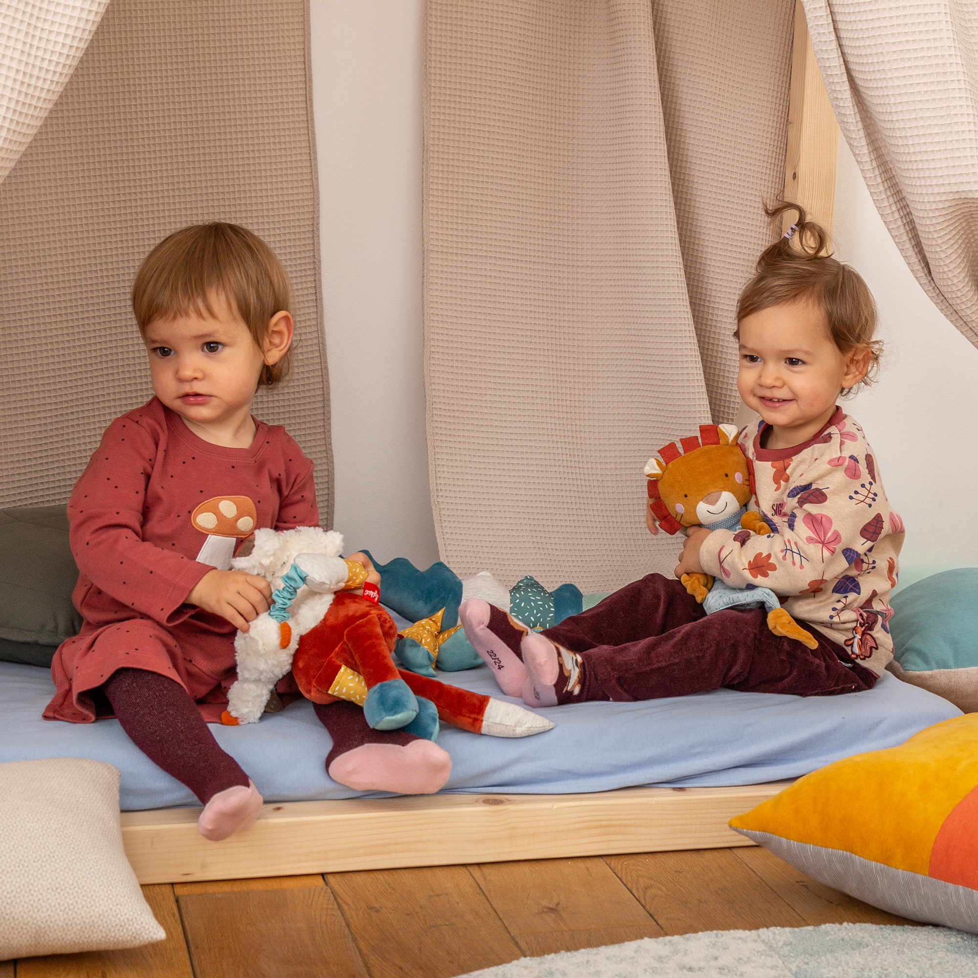 Baby Kleid rotbraun mit Pünktchen und Herbst Motiv