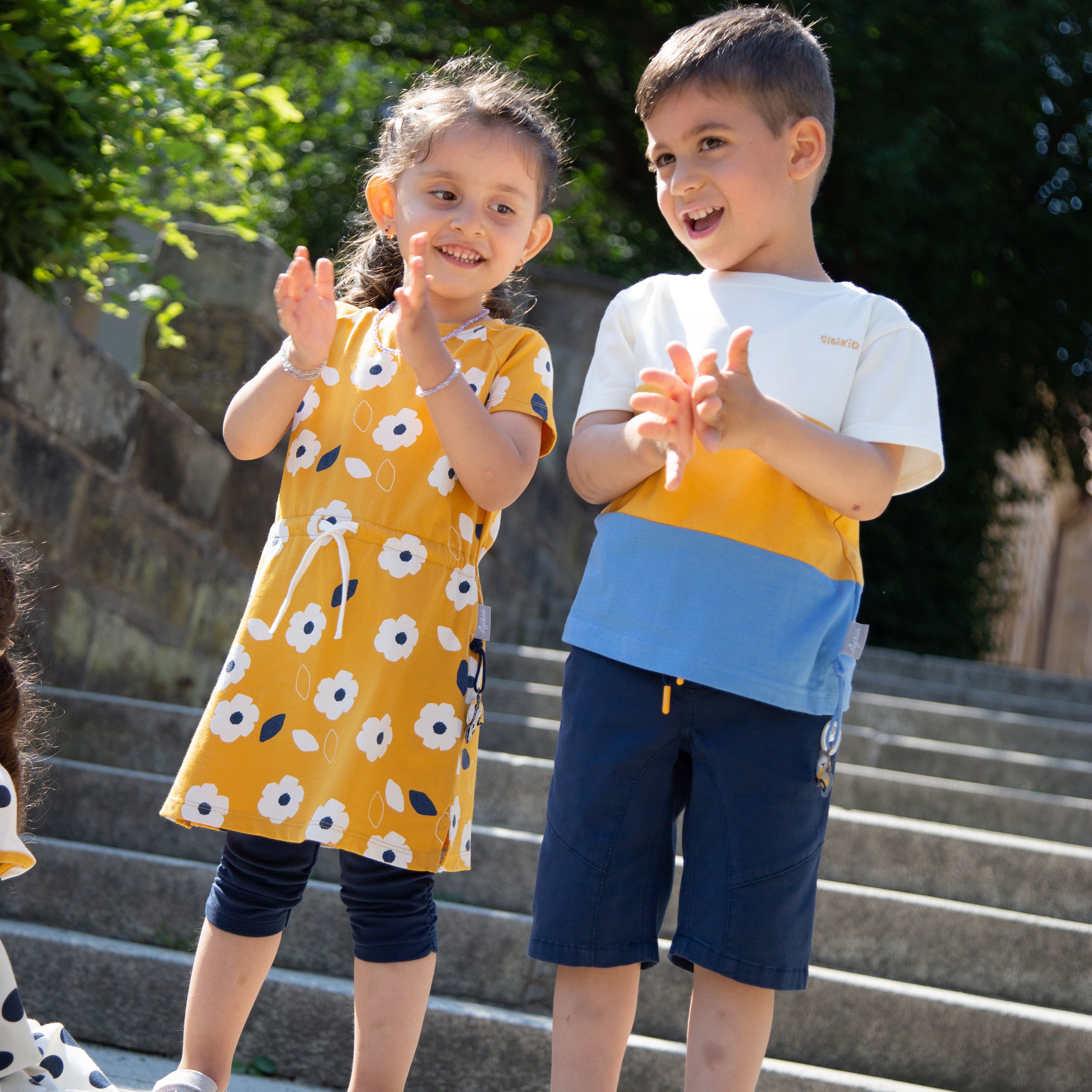 Dunkelblaue Kinder Gabardine Bermuda Dunkelblaue Kinder Gabardine Bermuda