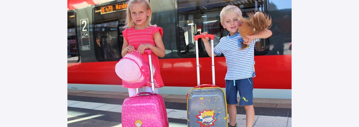 Endlich Ferien: Mit Kindertrolleys rein ins Reiseglück