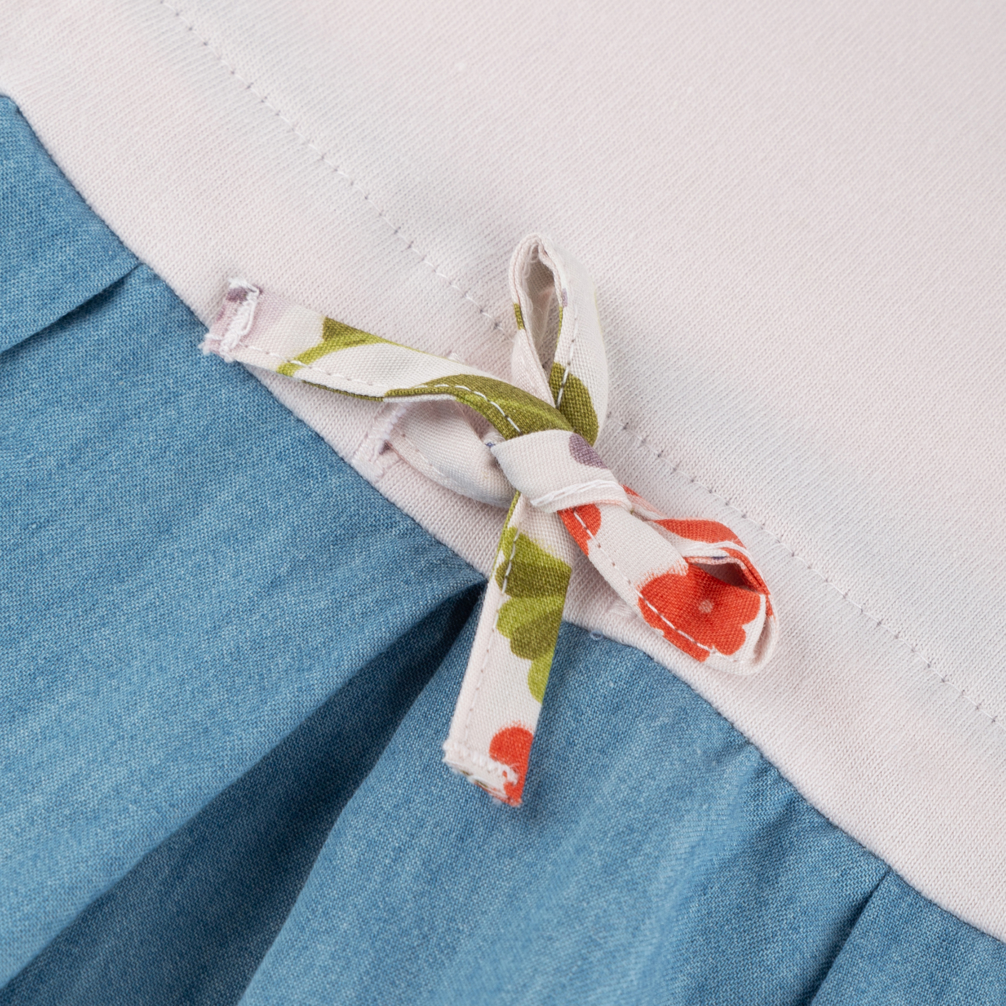 Kinder Sommerkleid mit jeansblauem Rock, Marienkäfer Serie Kinder Sommerkleid mit jeansblauem Rock, Marienkäfer Serie