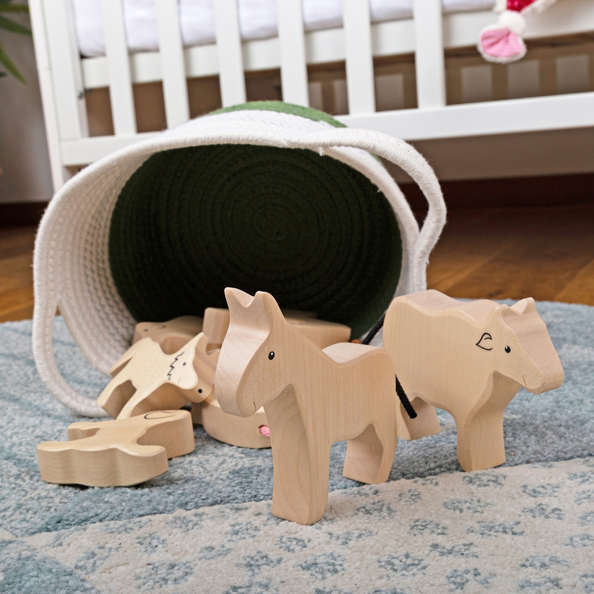 Wooden toy set of 7 farm animals Wooden toy set of 7 farm animals