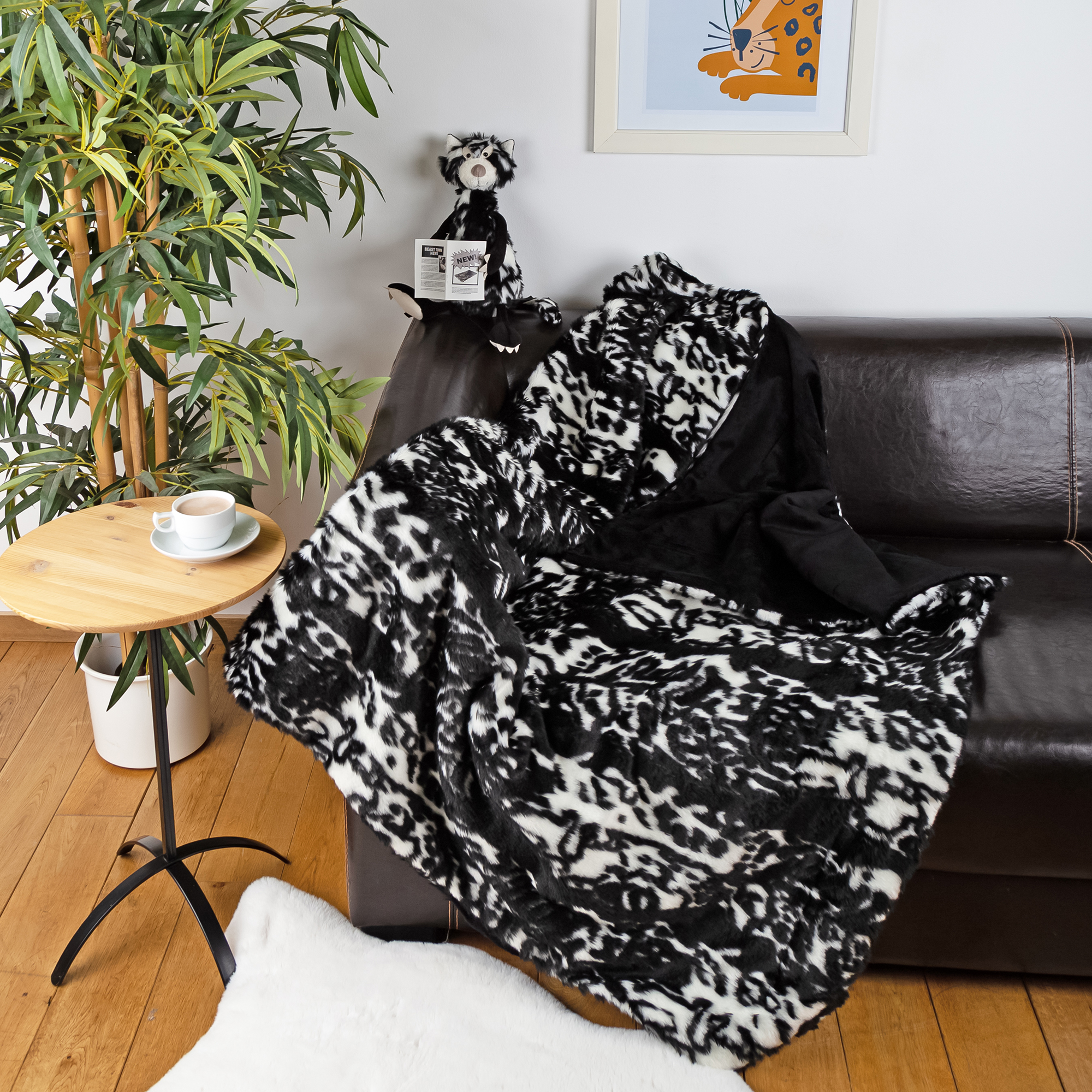 Design plush throw blanket black/white, velour backing