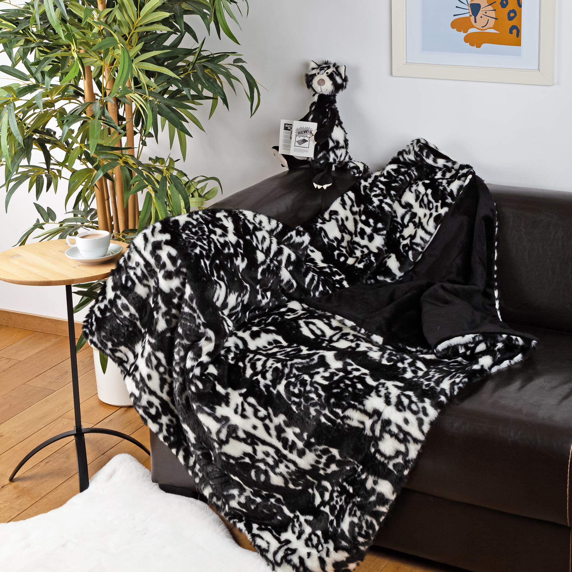 Design plush throw blanket black/white, velour backing Design plush throw blanket black/white, velour backing