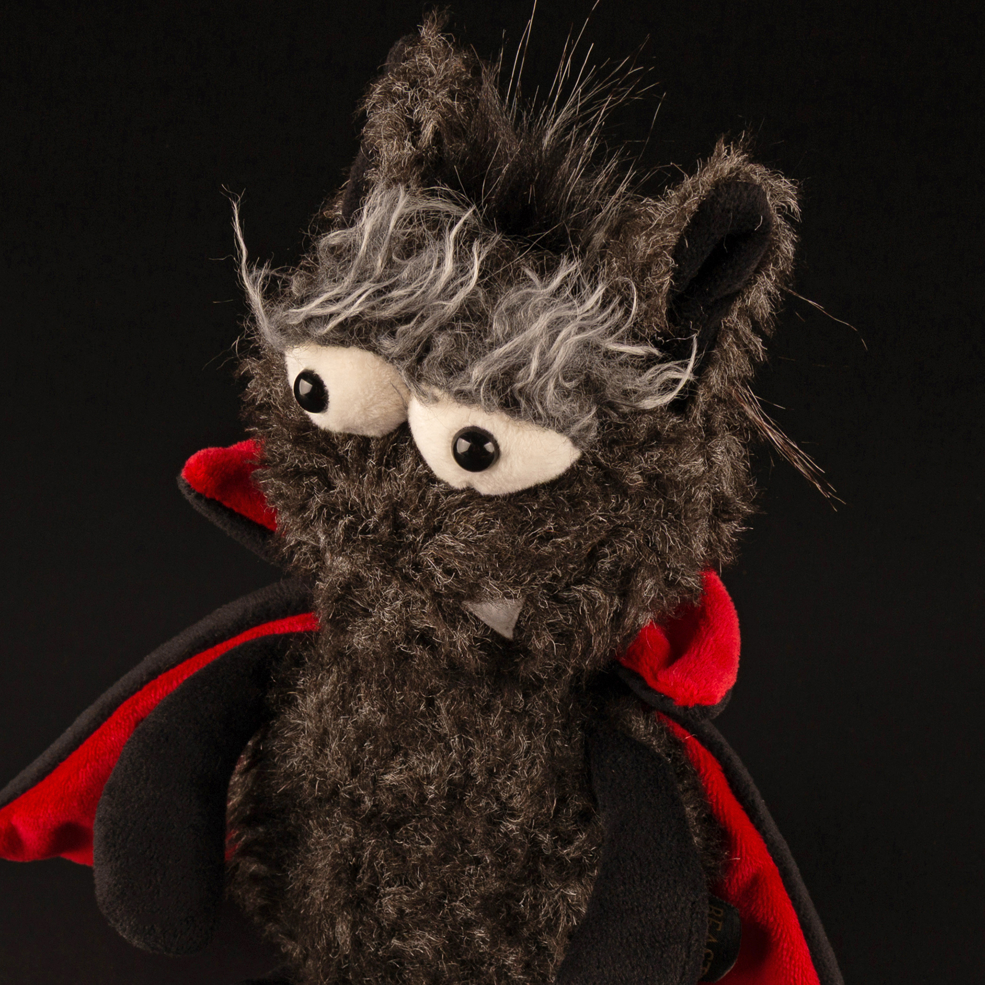 VORBESTELLUNG! Wird vor Halloween ausgeliefert Kuschel Vampir Mister Bisss, Beasts Town