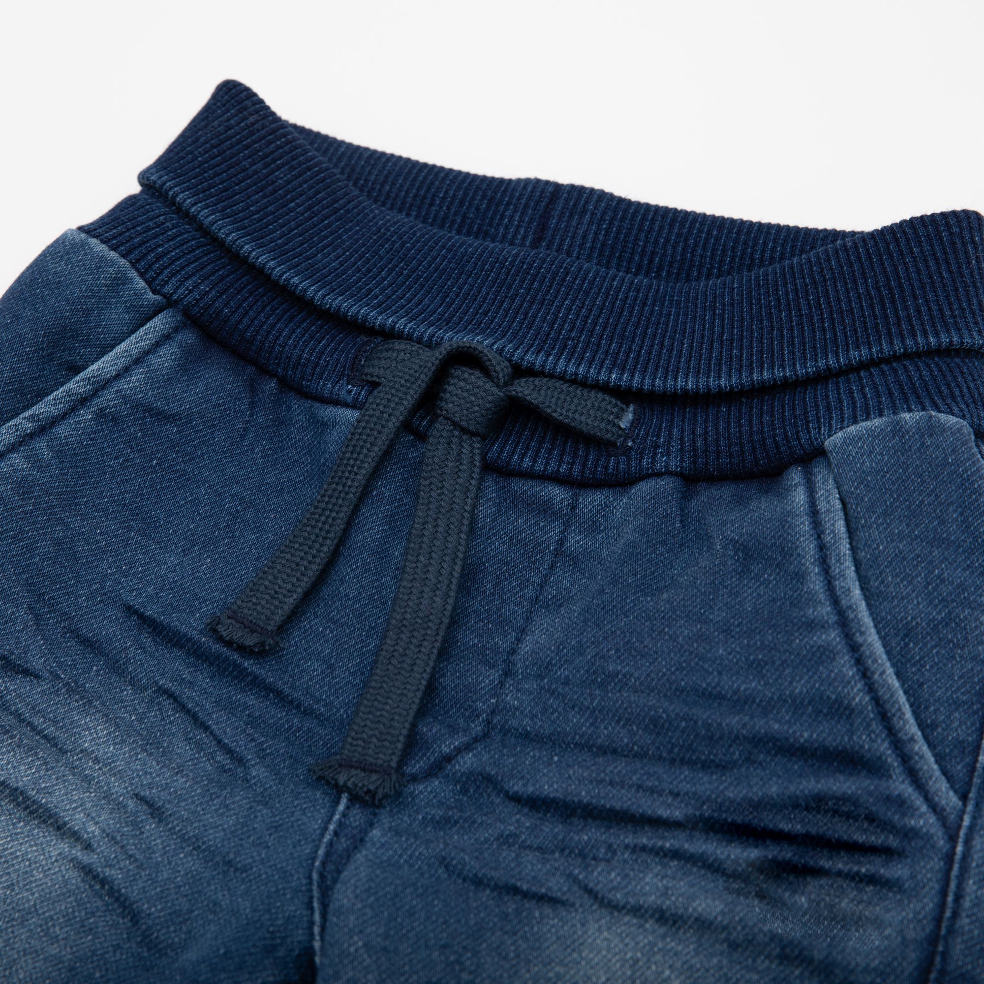 Baby Jeans zum Krempeln