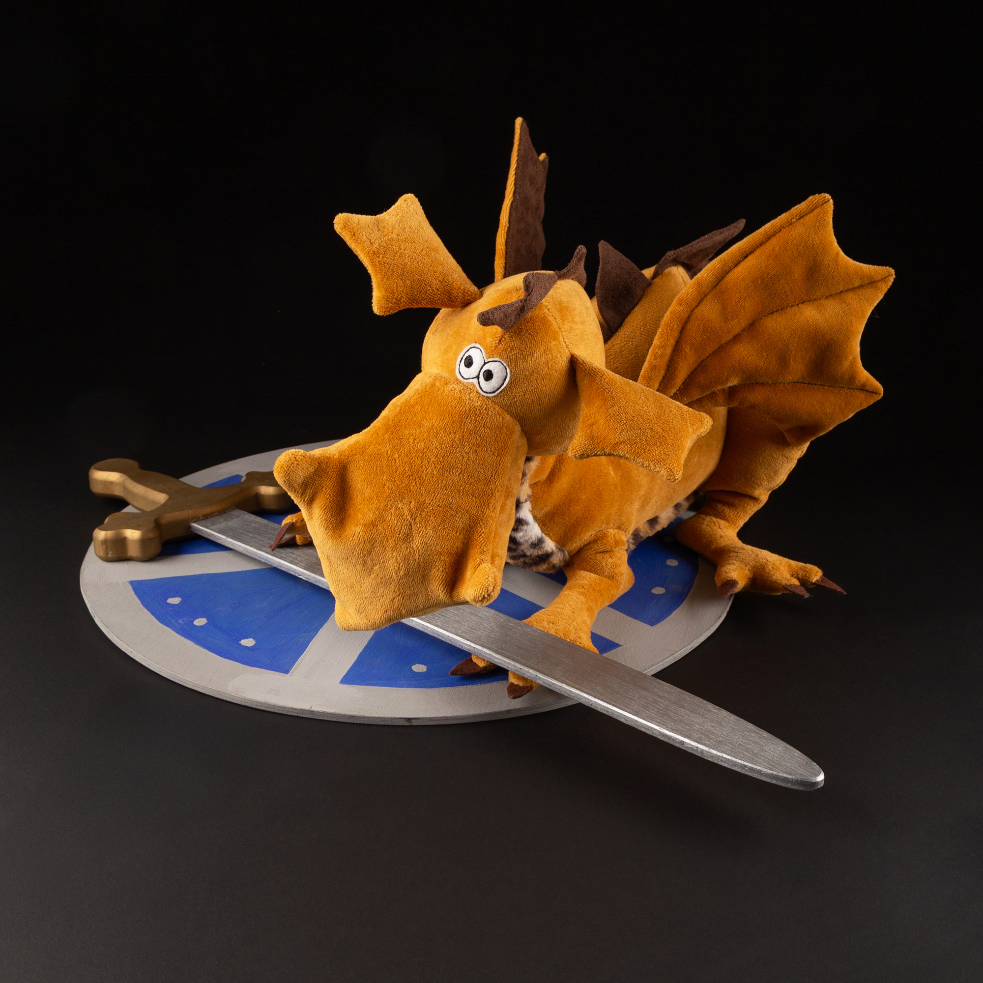 Kuscheltier Drache Fafner Bayreuther Festspiele 2025, Beasts