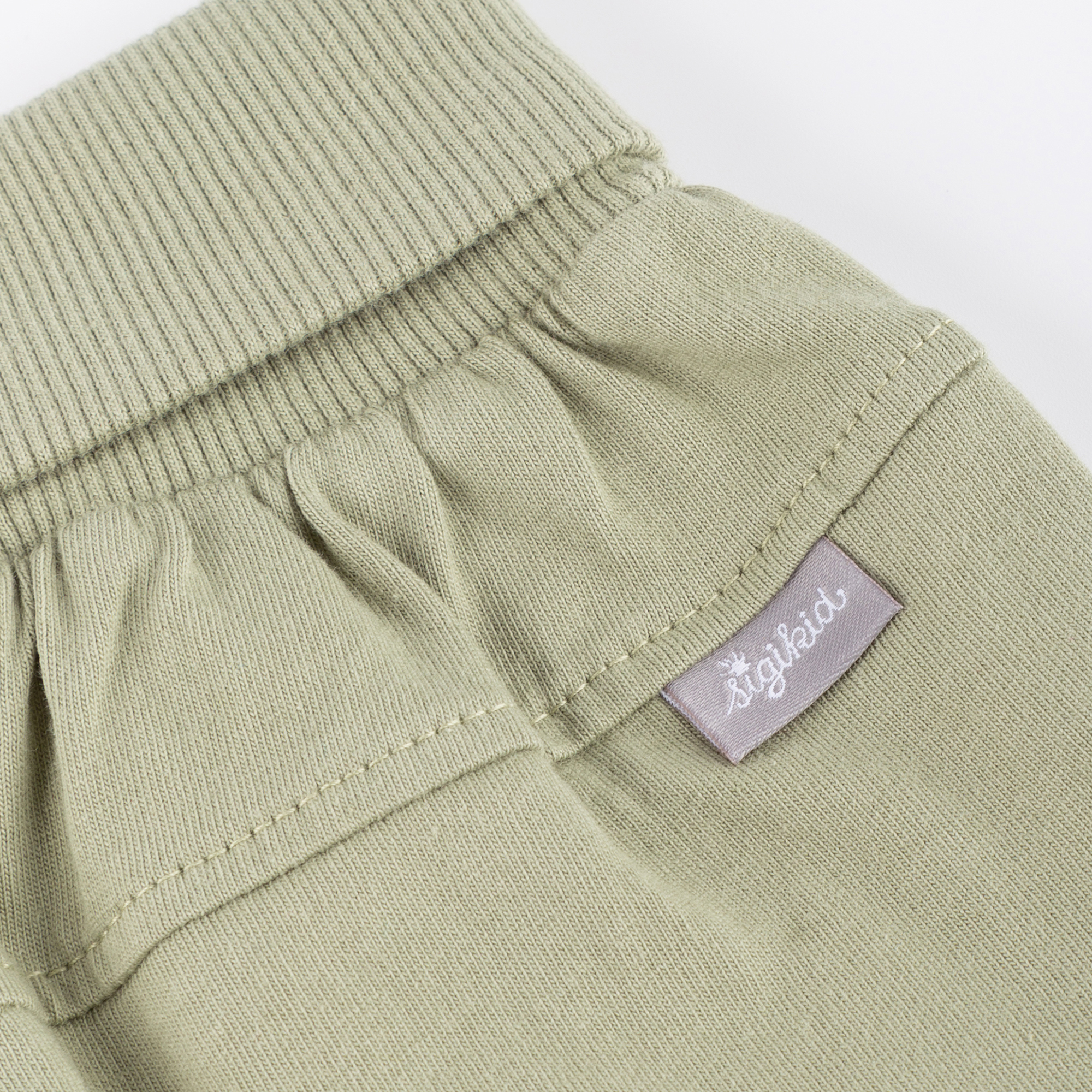 Schilfgrüne Baby Jersey Bermuda, Happy Crocodile Schilfgrüne Baby Jersey Bermuda, Happy Crocodile