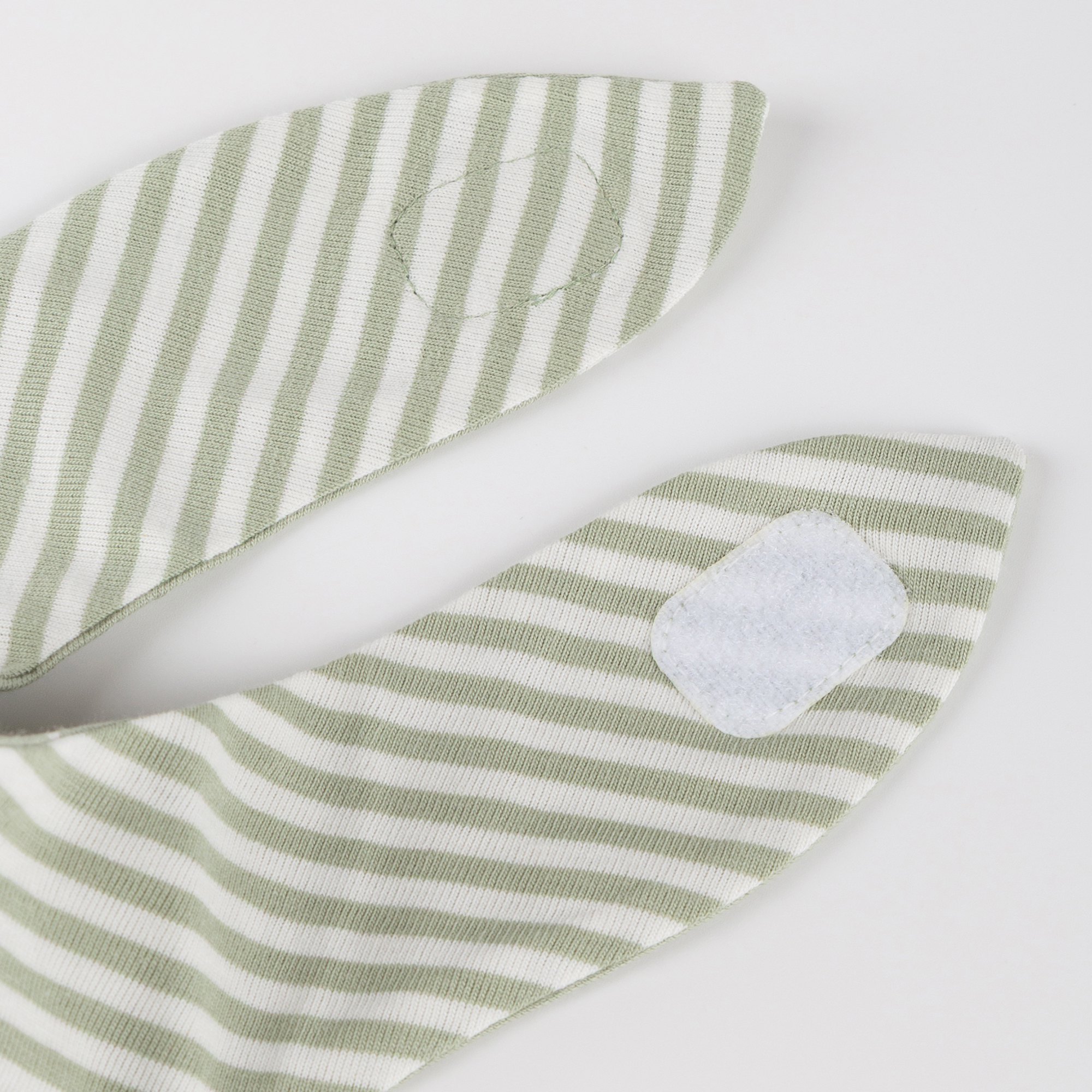 Newborn baby bandana bib, reversible, green