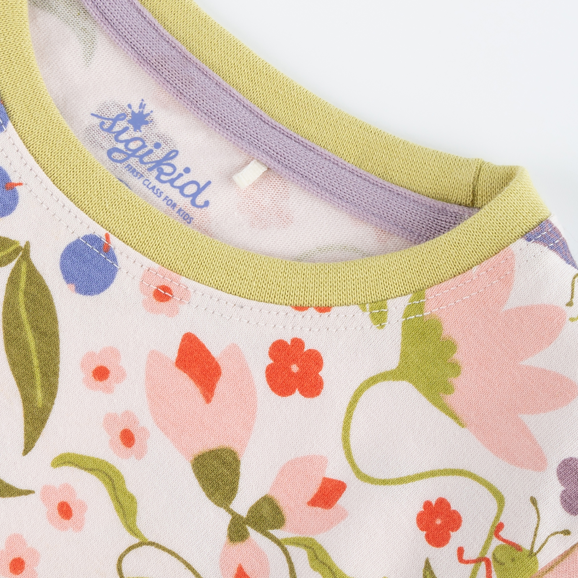 Kinder T-Shirt Blumenprint mit Marienkäfer Kinder T-Shirt Blumenprint mit Marienkäfer