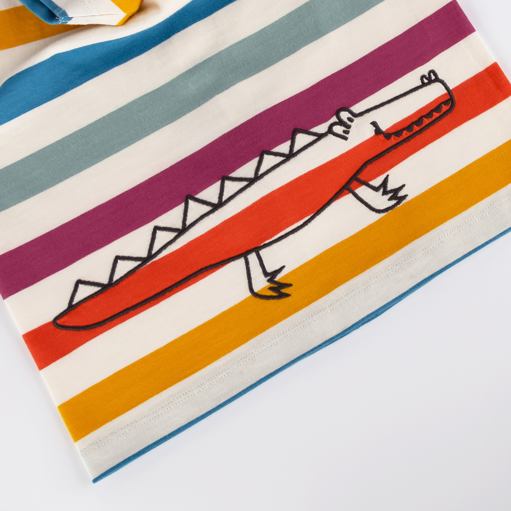 Bunt gestreiftes Kinder T-Shirt Krokodil Bunt gestreiftes Kinder T-Shirt Krokodil