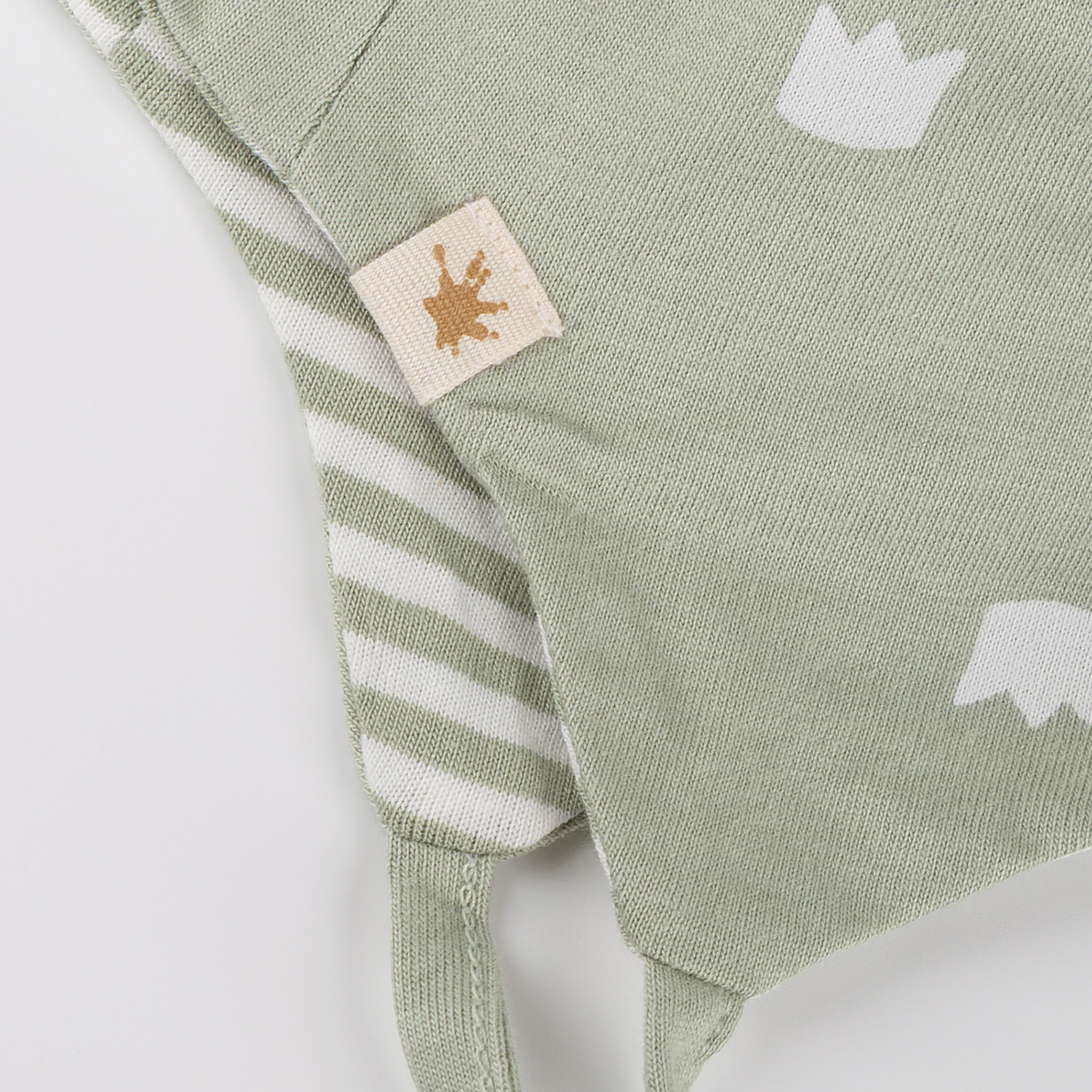 Newborn baby hat with ties, green