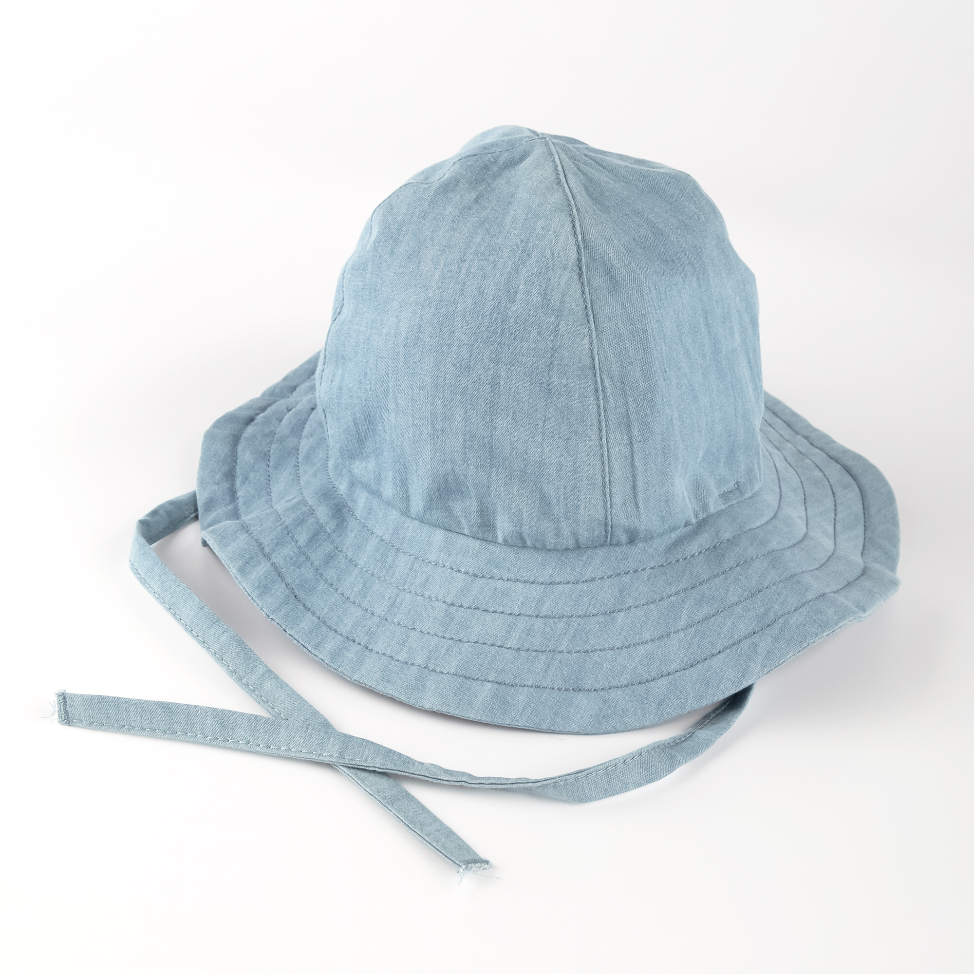 Brimmed baby sun hat with ties, light blue Brimmed baby sun hat with ties, light blue