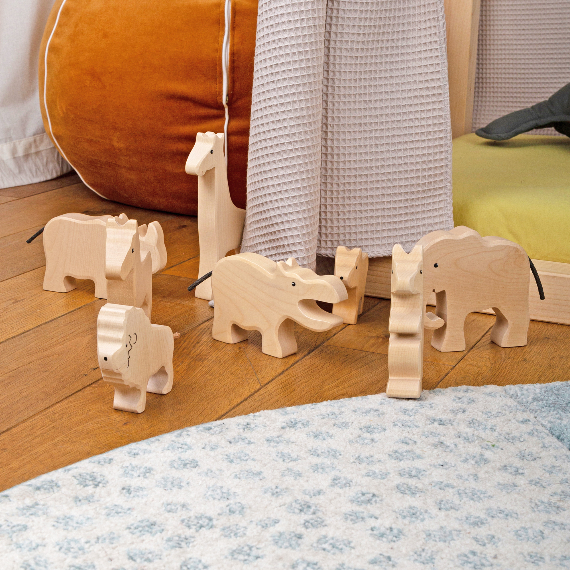 Wooden toy set of 8 zoo animals