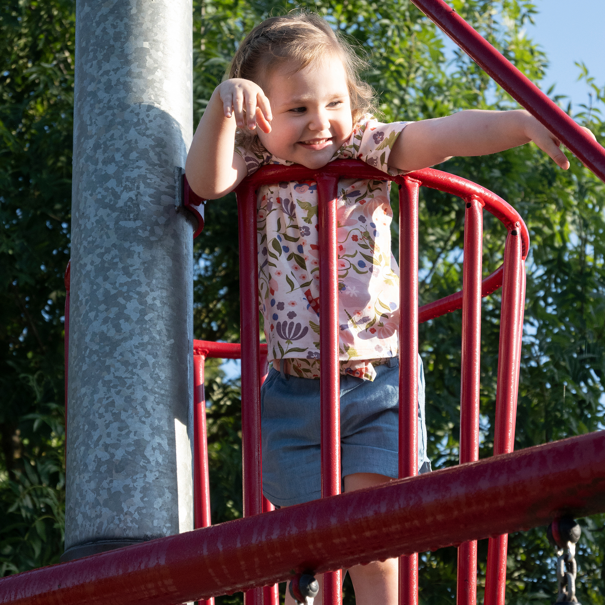 Kinder T-Shirt Blumenprint mit Marienkäfer Kinder T-Shirt Blumenprint mit Marienkäfer